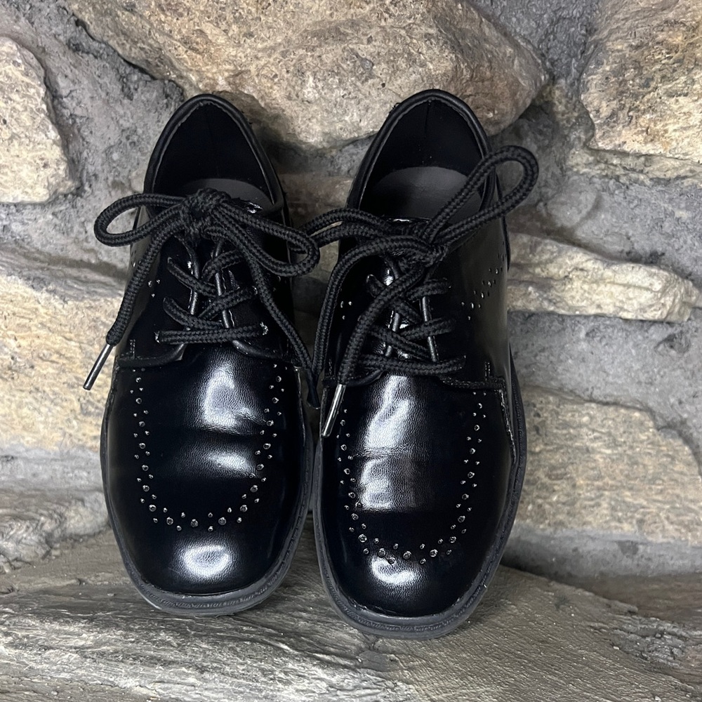 Little Boys size 9 black Dress Shoes